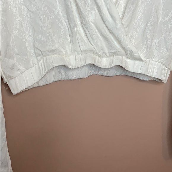 WHITE CROP ‘FASHIONNOVA’ TOP!!! - Picture 11 of 11